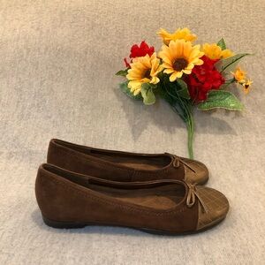 NWOT - Aerosoles Dark Brown Suede Ballet Flats with Bronze Toe Caps & Bows